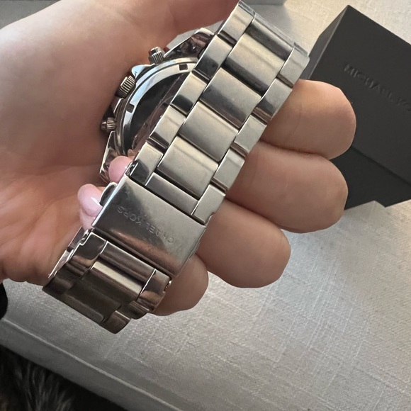 Michael Kors Watch - Picture 4 of 4